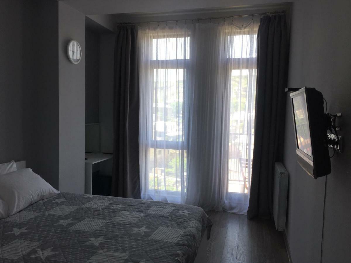 Sunny Apartment Ortachala Tbilisi Buitenkant foto